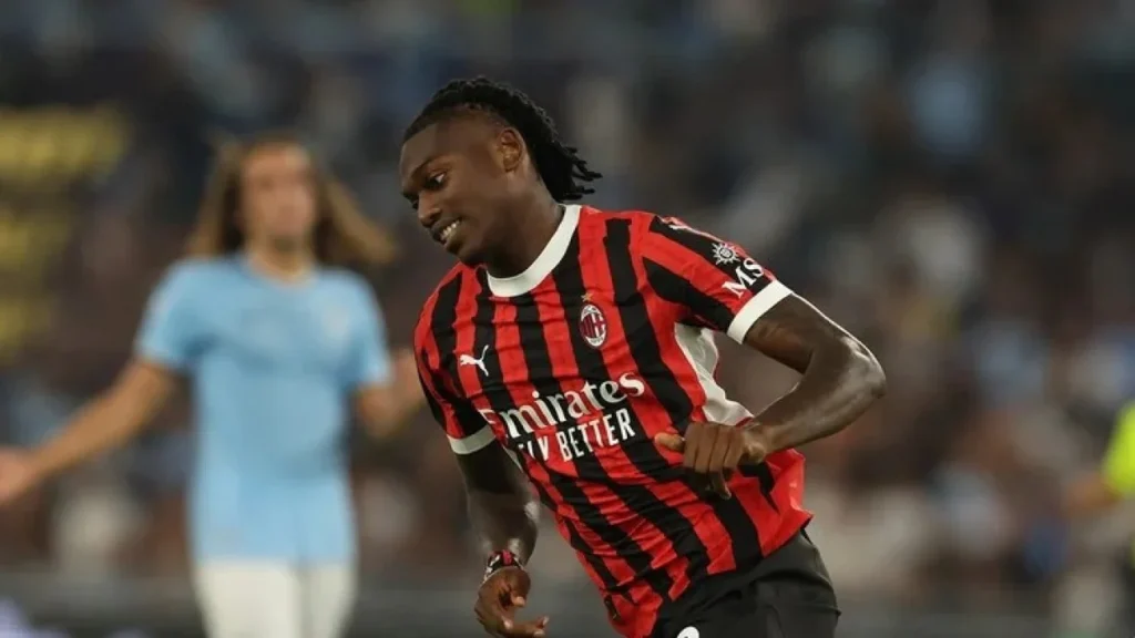 Rafael Leao diburu Napoli